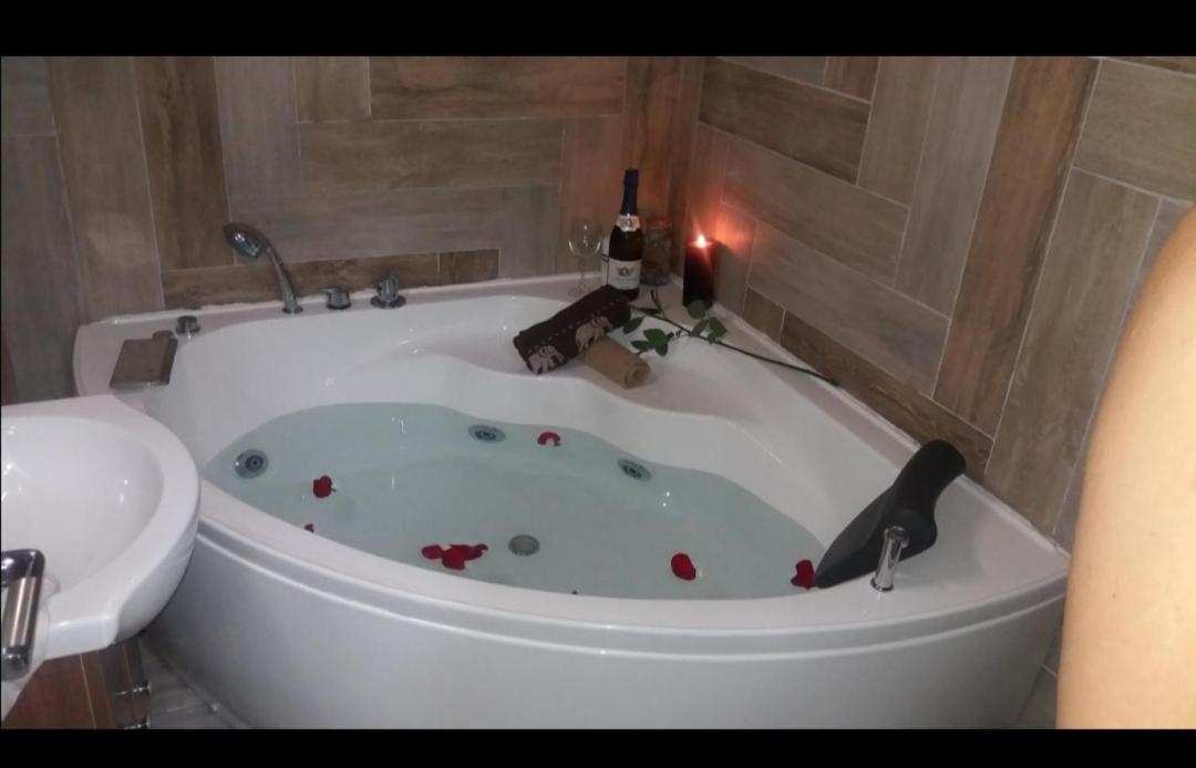 Marina Jacuzzi Free Parking Apartment